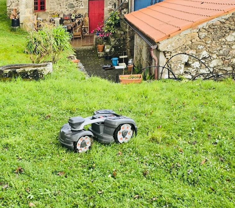 Robot cortacésped Husqvarna en Padrón 1